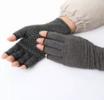 Arthritis Compression Gloves - Image 3